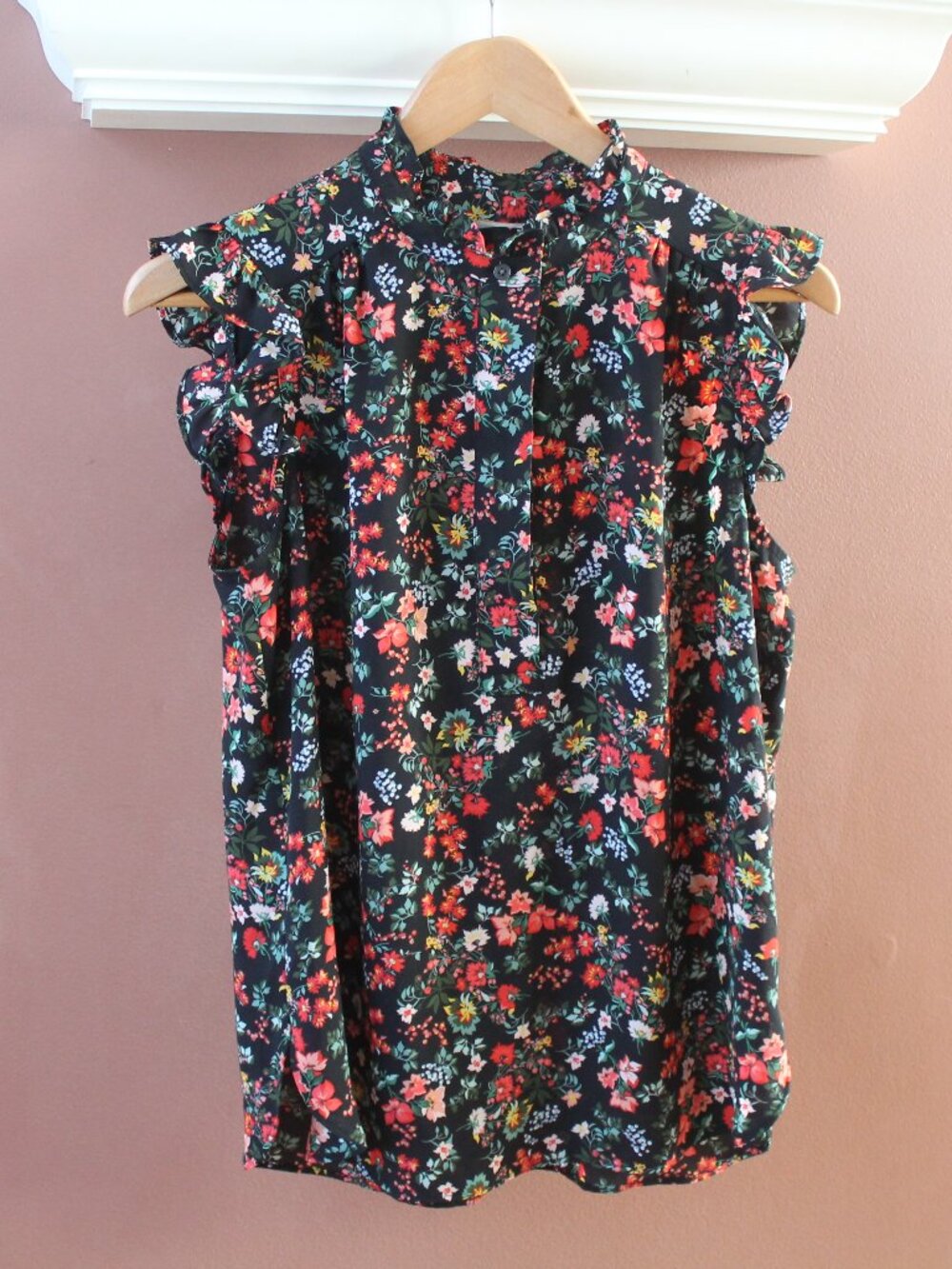 Loft Black Winter Floral Ruffle Henley Shell Blouse sz S